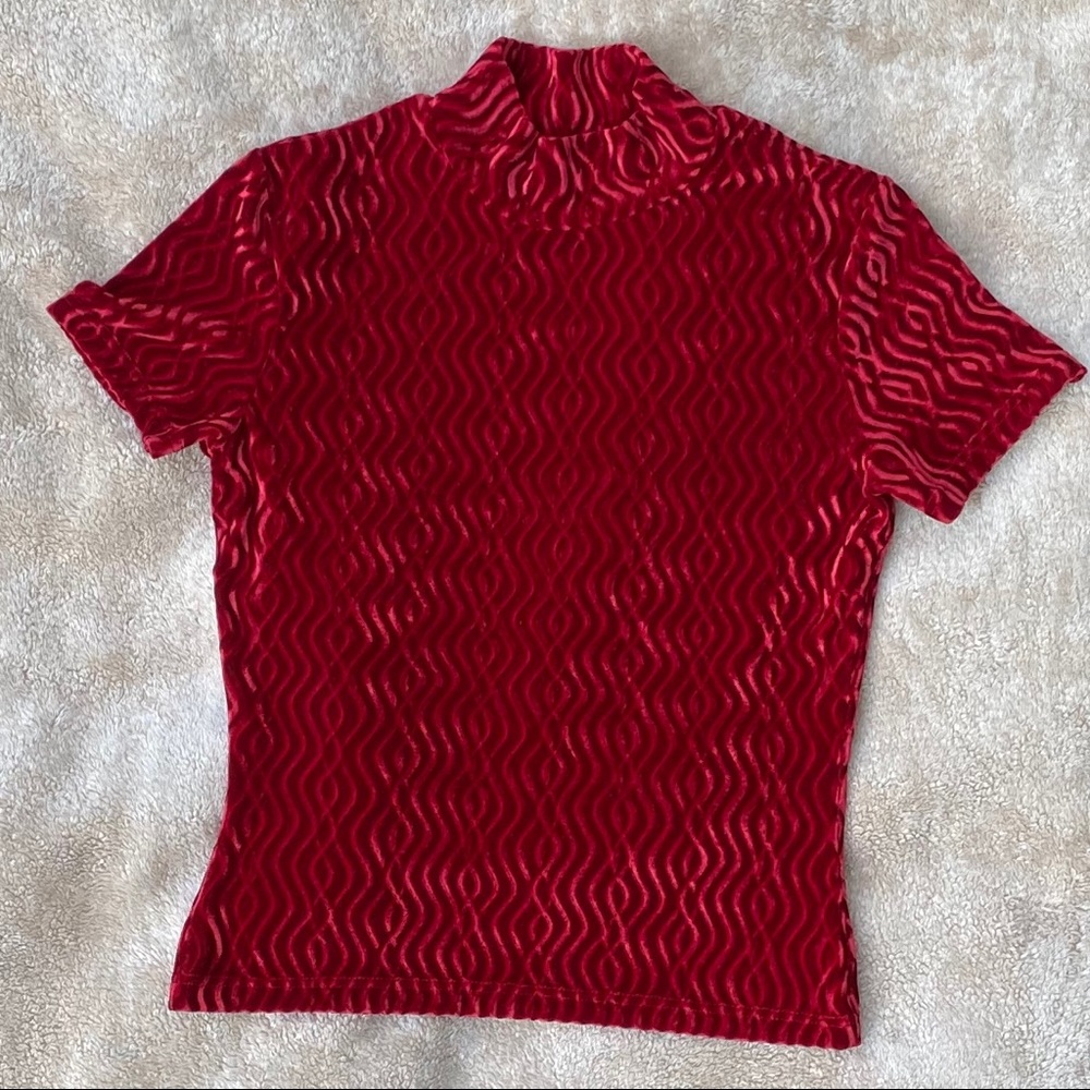 1970’s: Velvet red detailed shirt